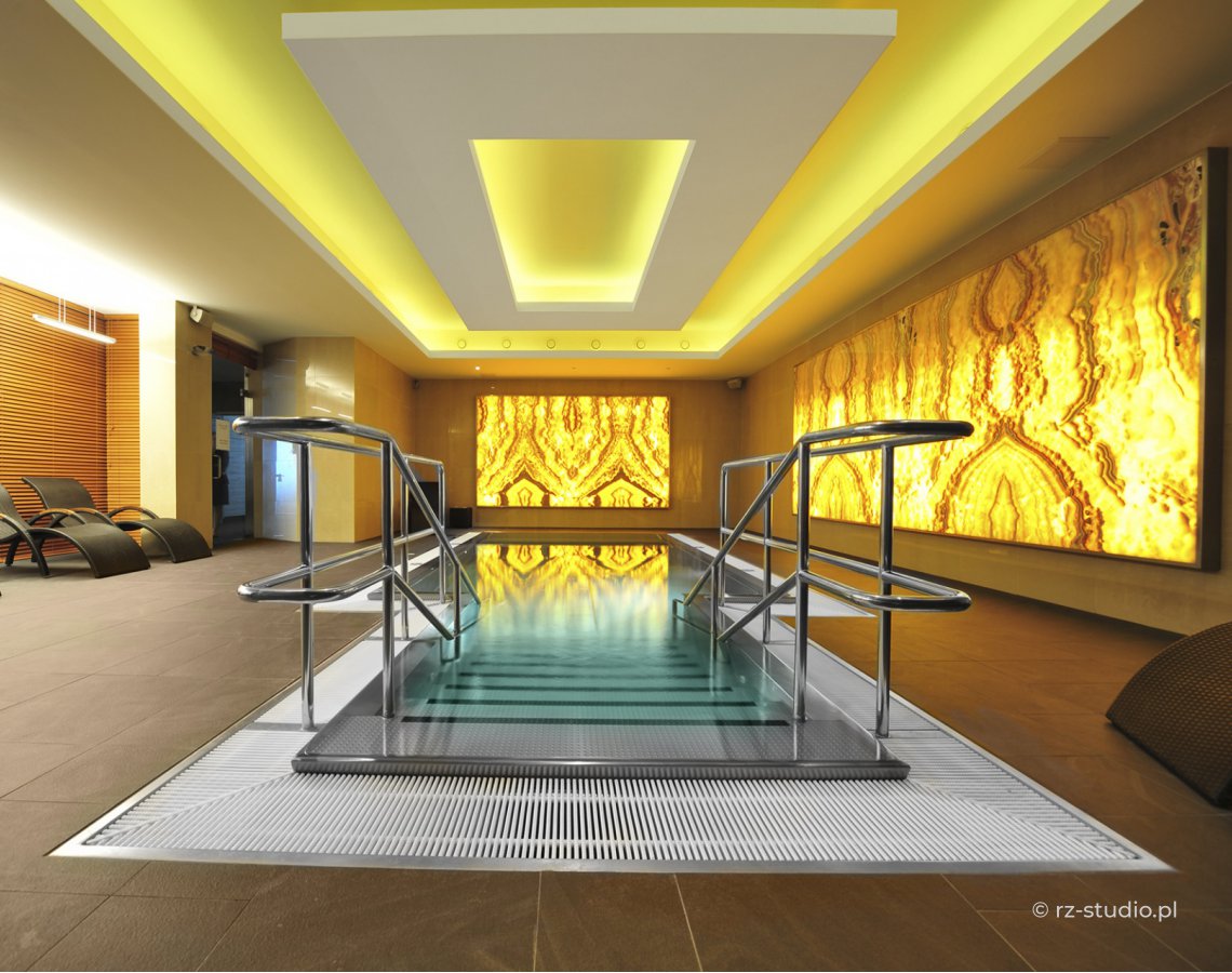 Fotografia biznesowa basenu w ekskluzywnym hotelu